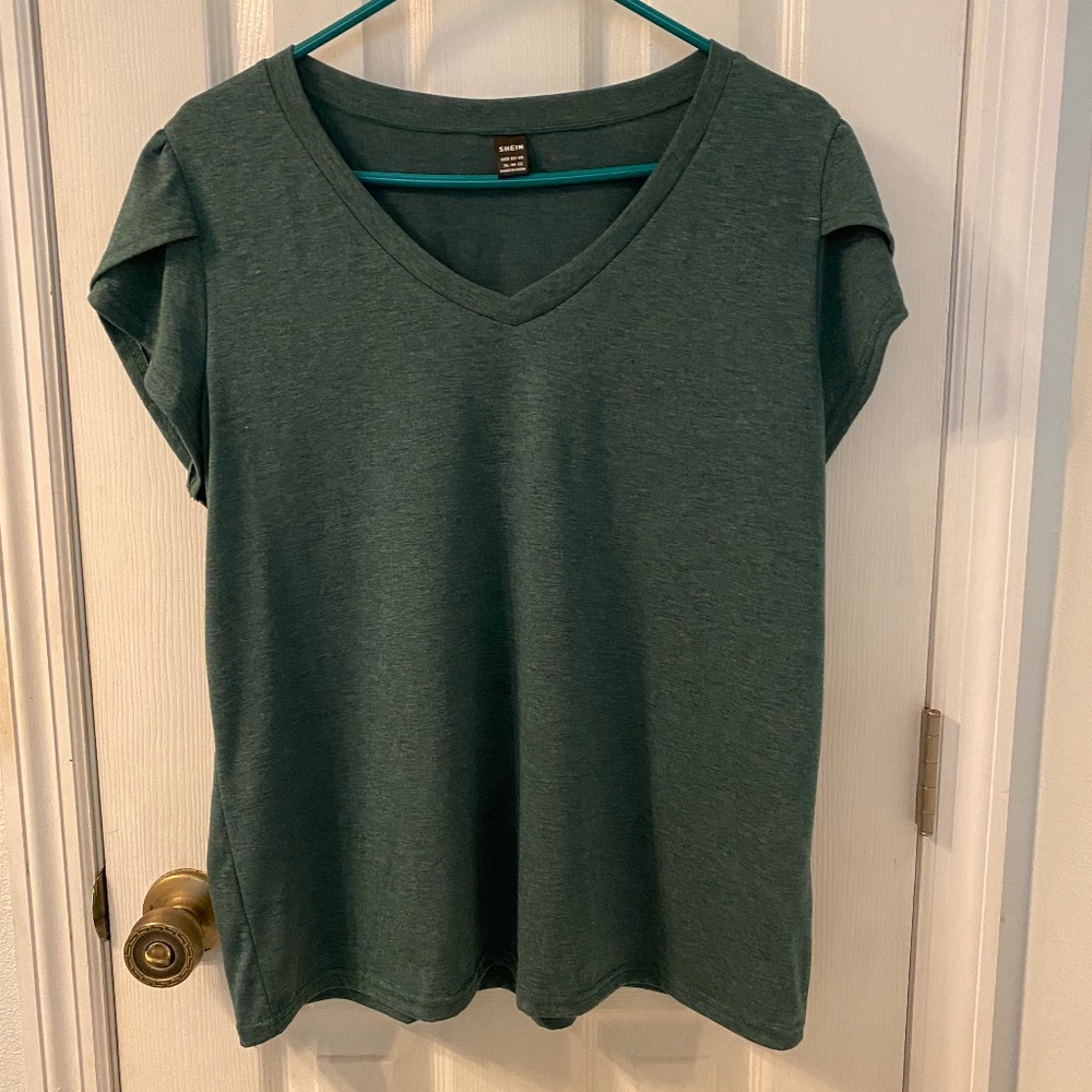 Green V-neck T-shirt with Short Petal Sleeves XL